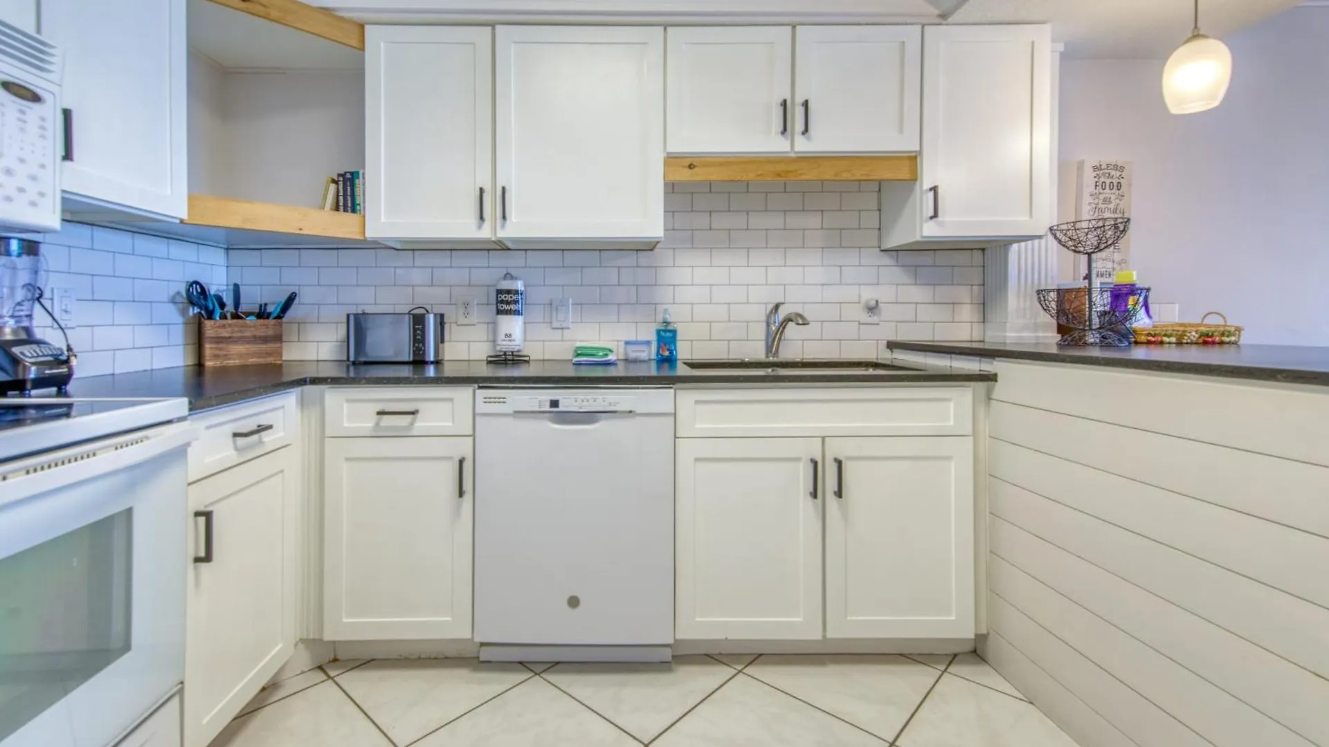Apartment Beach House Condominiums A203 - Beachfront With Pool, Wifi, & Beach Service Destin