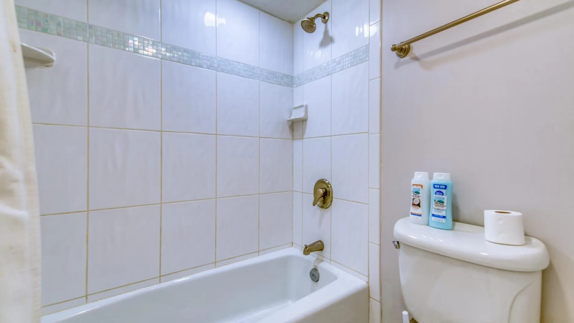 Beach House Condominiums A203 - Beachfront With Pool, Wifi, & Beach Service Destin Apartment