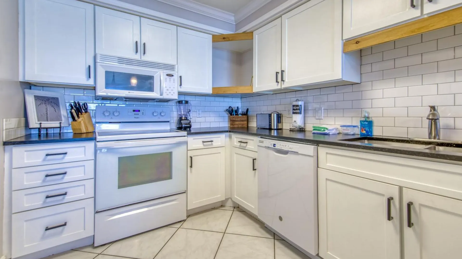 Beach House Condominiums A203 - Beachfront With Pool, Wifi, & Beach Service Destin United States